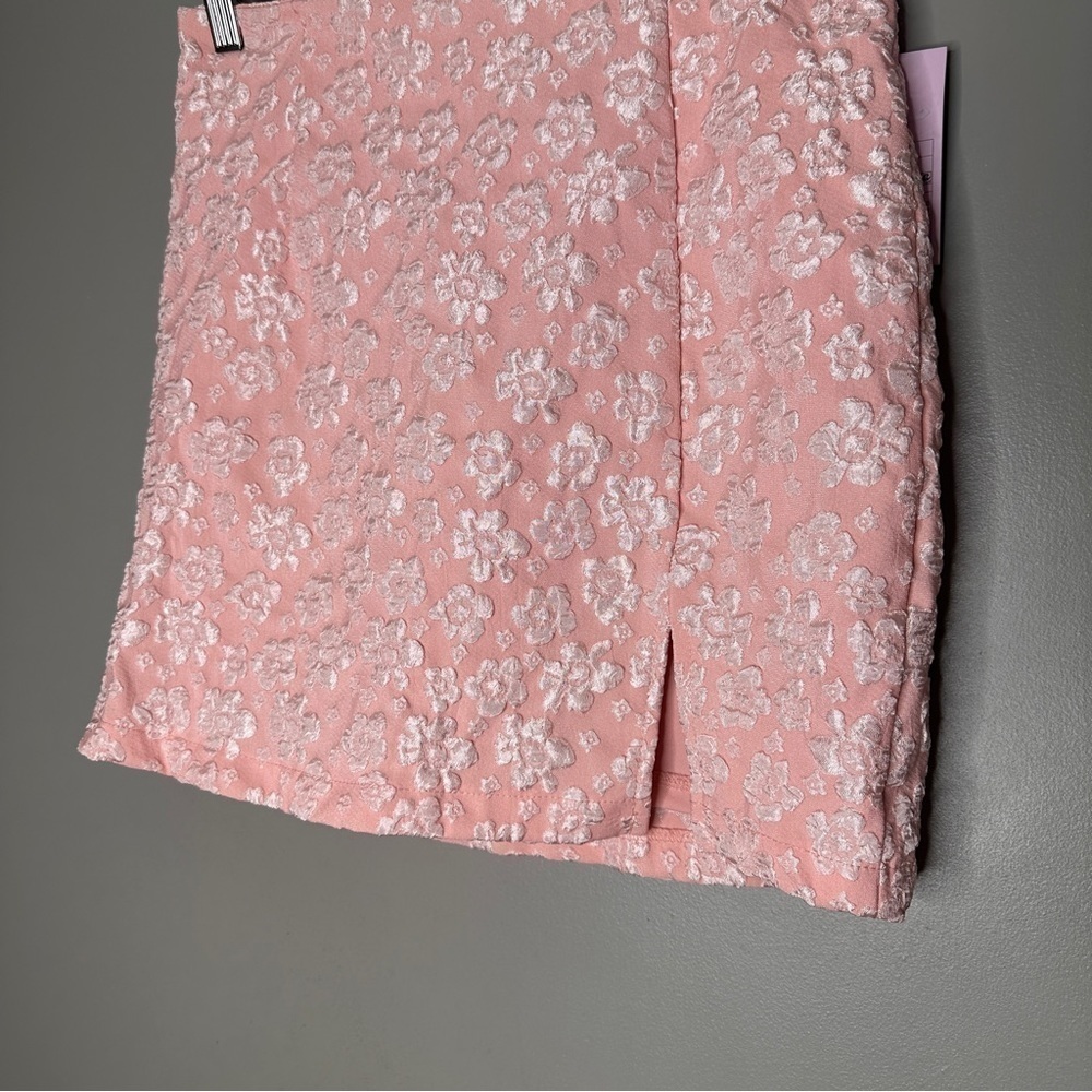NWT Wild Fable baby pink floral mini skirt with slit - Picture 2 of 9